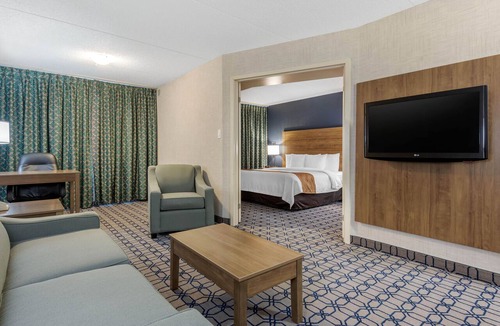 Whitby Hotel | Quality Suites Whitby