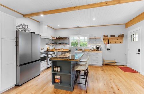 Spruce Head Cottage | Quarry Village Compound
