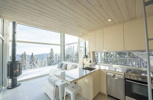 Lac Beauport Ski Chalet | QUARTZ