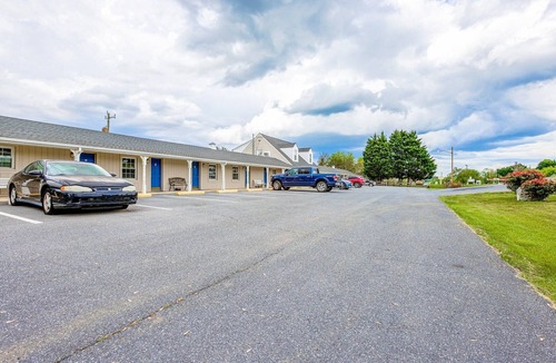 Natural Bridge Apartment | Queen Bed|Non-Smoking