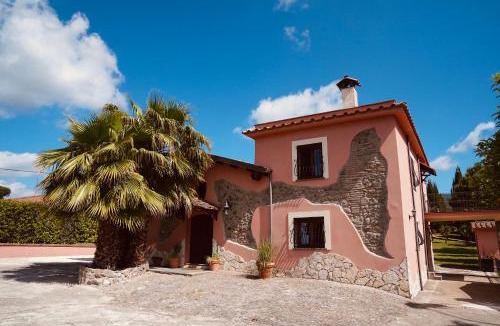 Velletri House | Queen Rose