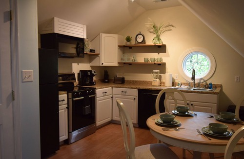 Ocean Pines Apartment | Quiet coastal retreat, minutes from Ocean City, MD, full kitchen.