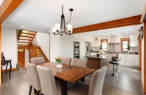 Dundarave House | Quiet Modern Dundadrave Oasis