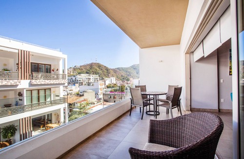 Emiliano Zapata Condo | Quiet Mountain View in Romantic Zone | Pool, Gym