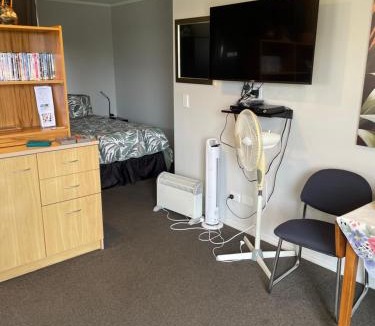 Manly Apartment | Quiet restful unit with seaviews