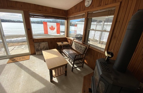Chatsworth Cottage | Quiet Waterfront Retreat on Connell's Lake