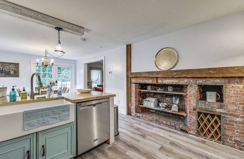 Putnam Cottage | Quintessential New England Home w/Patio & Grill!