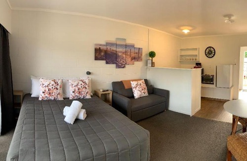 Paeroa Hotel | Racecourse Motel