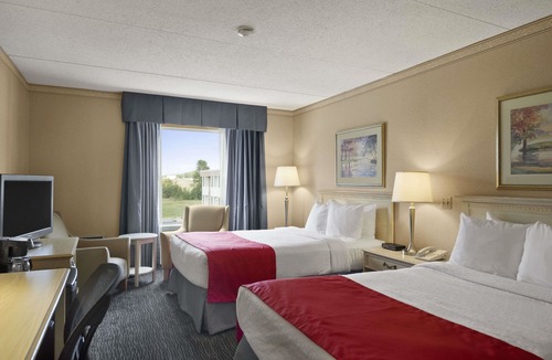 Trenton Hotel | Ramada by Wyndham Trenton