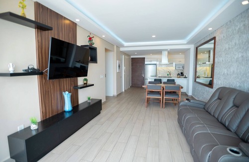 Zapopan Condo | Real View Towers, Real Center Plaza, 1st Floor Charming 1 BR, Zona Real