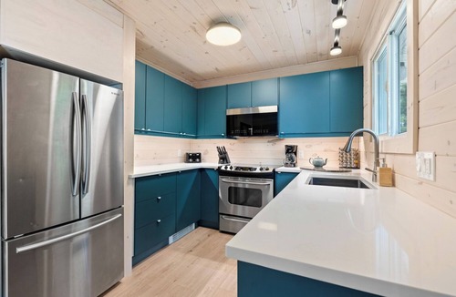 Glastonbury Cottage | Recently Reno'd Cottage At Pristine Big Gull Lake!