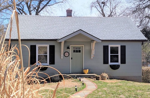 Martha Jefferson Cottage | Recently Renovated Humble House