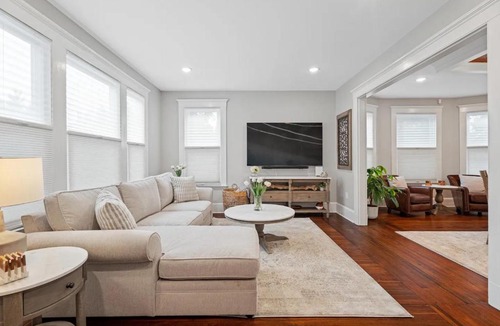 West New Haven Apartment | Red Cross Haven Modern 2BR 2BA Near Yale