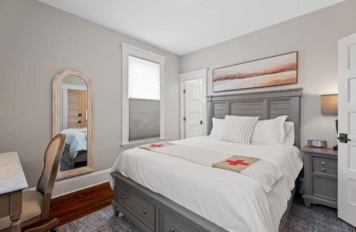 West New Haven Apartment | Red Cross Haven Modern 2BR 2BA Near Yale
