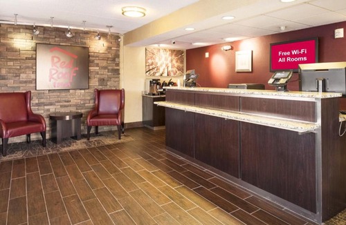 Madison Heights Hotel | Red Roof Inn Detroit - Royal Oak/Madison Heights