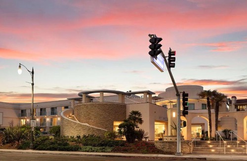 South Redondo Hotel | Redondo Beach Hotel, Tapestry Collection by Hilton