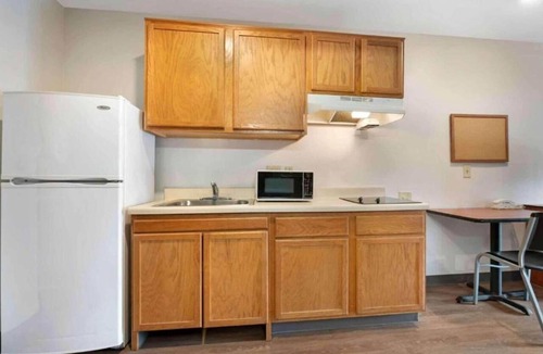 Sharonville Apartment | Relax Full Bed, Nsmk| Kitchen|Studio 6 Sharonville