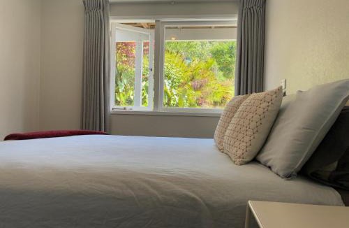 Thames Apartment | Relax in the Garden Suite