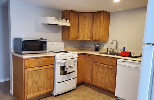 Belleville Apartment | ❤️‍🔥Relax & Reconnect at a Cozy Hideaway in Central Belleville💦