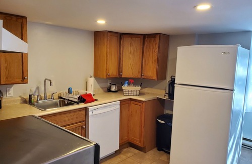Belleville Apartment | ❤️‍🔥Relax & Reconnect at a Cozy Hideaway in Central Belleville💦