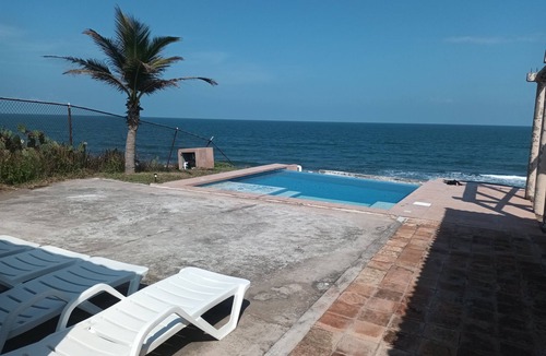 Emerald Coast House | Relax with the whole family at this peaceful place to stay.n