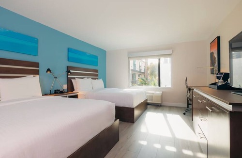 Harbor Hotel | Relaxing 2 Queen Stay at The Cove Hotel! Pool & Gym Access | Explore Long Beach!
