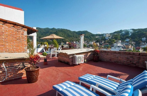 Lazaro Cardenas Apartment | Relaxing Escape in a Local Neighborhood w/Rooftop –Near Zona Romantica & Beach