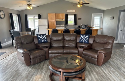 Addison Cottage | Relaxing Graham Lake Escape