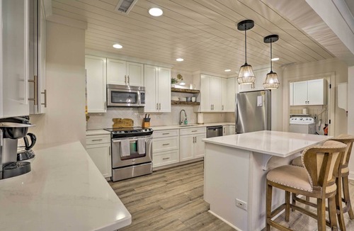 West Beach Cottage | Remodeled Cottage on Sparrow Pond, Walk to Beach!