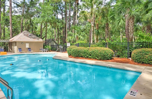 West Beach Cottage | Remodeled Cottage on Sparrow Pond, Walk to Beach!