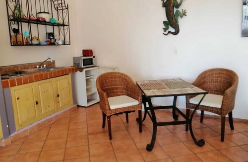 El Tezal Apartment | Renew Studio w/King Bed Pool Wifi Netflix 2 Blocks from The Beach In Cabo