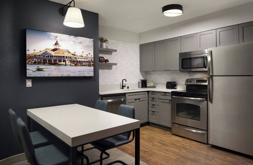 Irvine Business Complex Hotel | Residence Inn by Marriott Irvine John Wayne Airport