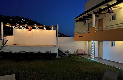 Jiutepec House | Residencia con Jardín y Alberca, Capacidad 41 huéspedes/10 habitaciones con baño