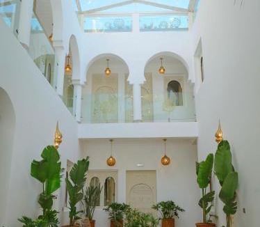 Sidi Ben Slimane El Jazouli House | Riad Dar Blanche & Spa