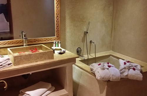 Mellah House | Riad Marrakech Pool * * * BnB WiFi * * Medina Centre Spa/Dining/Excur