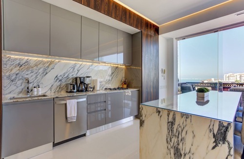 Romantic Zone Apartment | Ritzy Pier 57 Ocean Views Ocean Views Rooftop Pool Zona Romantica