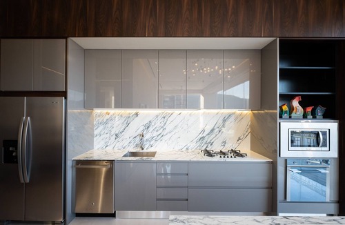 Romantic Zone Condo | Ritzy Pier 57 Penthouse Ocean Views Romantic Zone