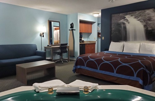 Hudson Hotel | River Hill Inn & Suites