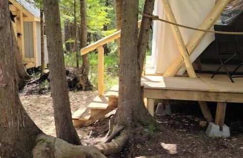 Chatsworth Cabin | Riverside Retreat waterfront Luxury Glamping King size bed and very private