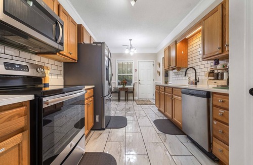 Mount Berry House | Rocky 2, Newer, 3 BR 2 Bath, Hot Tub,Tennis Center