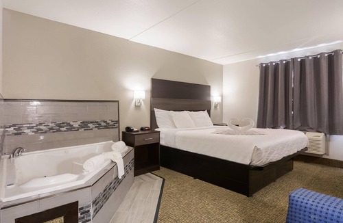 Branson Theater District Hotel | Rodeway Inn Branson, Brick House