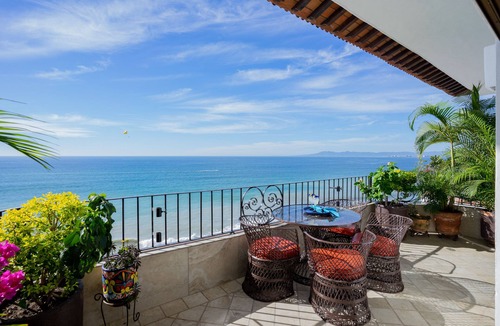 Emiliano Zapata Condo | Romantic Zone, Beachfront, Penthouse Condo
