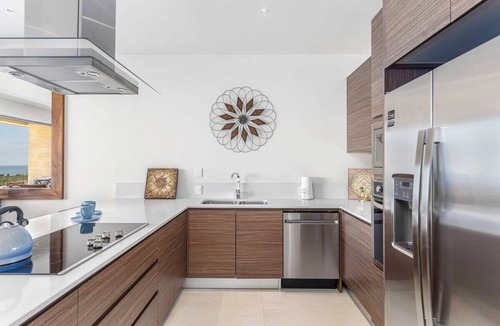 El Tezal Apartment | Ronival - Luxury 2 BR Condo + Views & BBQ Grill