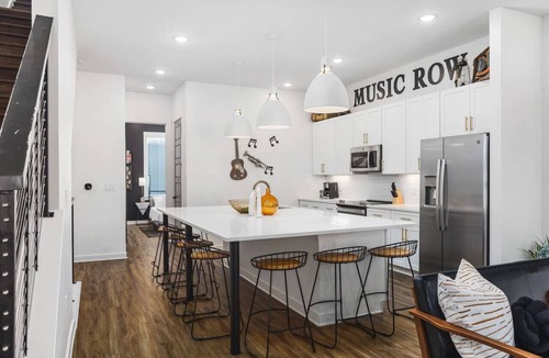 Cleveland Park House | Rooftop Deck, Patio & Garage - Walk to Restaurants