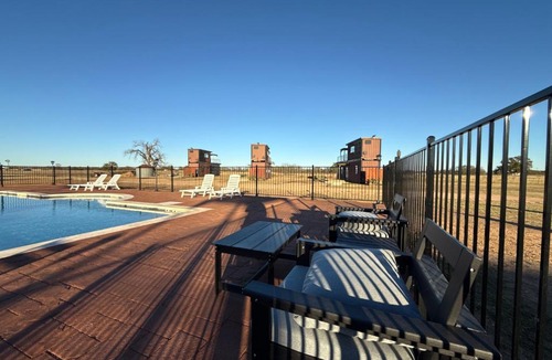 Fredericksburg House | Rooftop Deck & Pool on 20-Acre Wine Country Resort