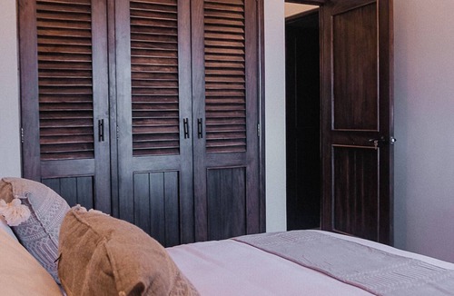 Isla Navidad Apartment | ROOM 4- Spacious Ocean Front Condo for 4 People