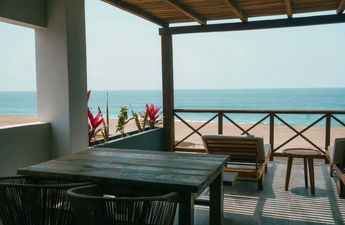 Isla Navidad Apartment | ROOM 7- Romantic 1 Bedroom Ocean Front Condo