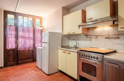 Fucecchio House | Room 'Acqua' with Shared Pool, Communal Garden and Wi-Fi