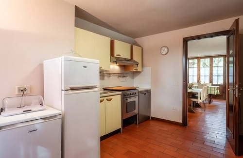 Fucecchio House | Room 'Acqua' with Shared Pool, Communal Garden and Wi-Fi