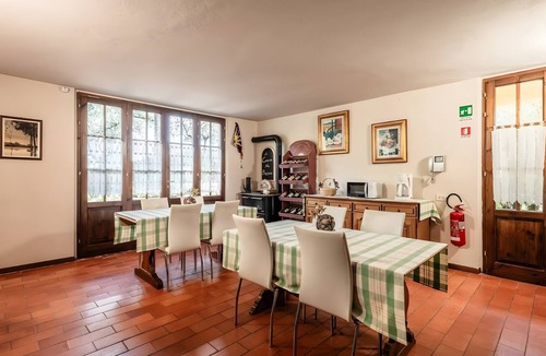 Fucecchio House | Room 'Aria' with Shared Pool, Wi-Fi, and Air Conditioning
